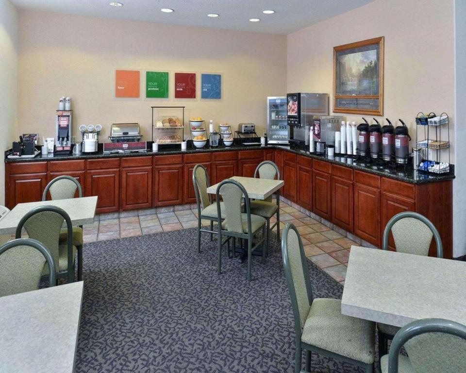 Comfort Inn & Suites Riverton Bagian luar foto