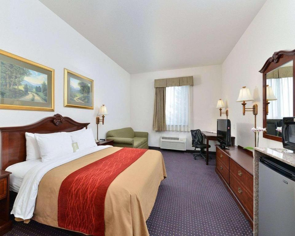 Comfort Inn & Suites Riverton Bagian luar foto