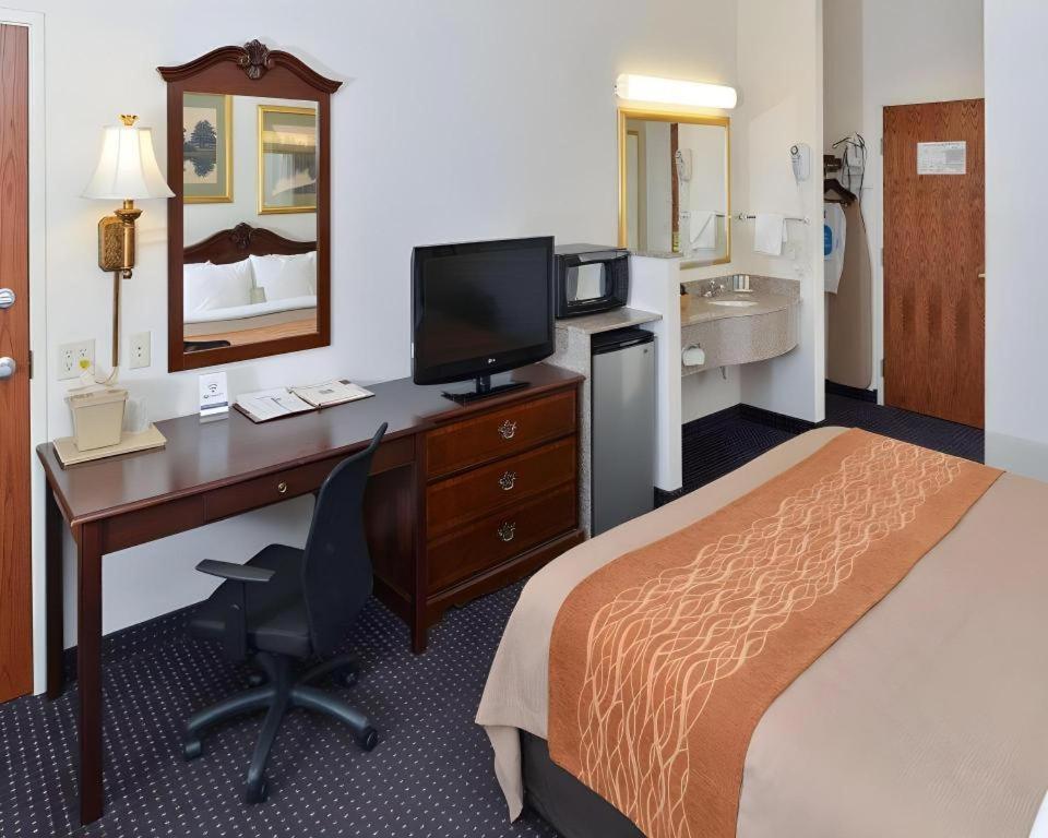 Comfort Inn & Suites Riverton Bagian luar foto