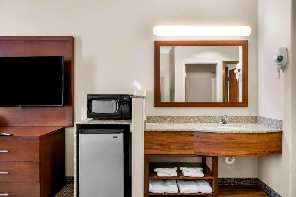 Comfort Inn & Suites Riverton Bagian luar foto