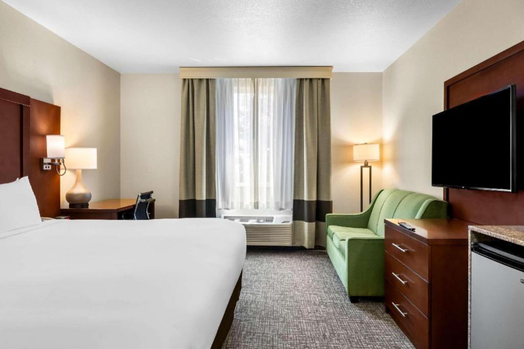 Comfort Inn & Suites Riverton Bagian luar foto