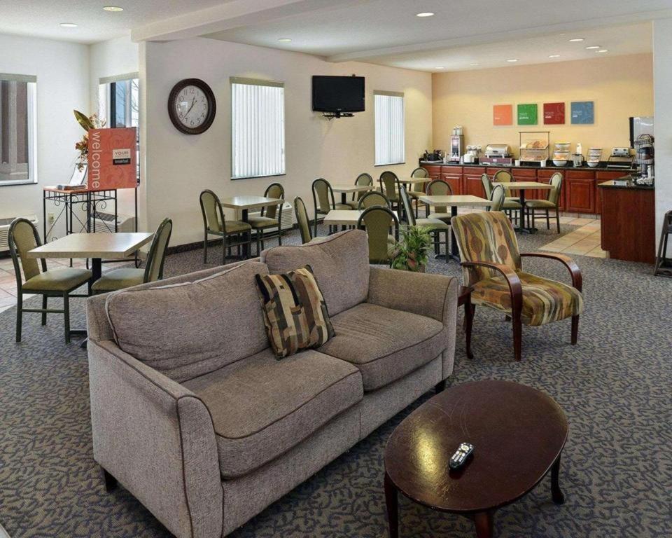 Comfort Inn & Suites Riverton Bagian luar foto
